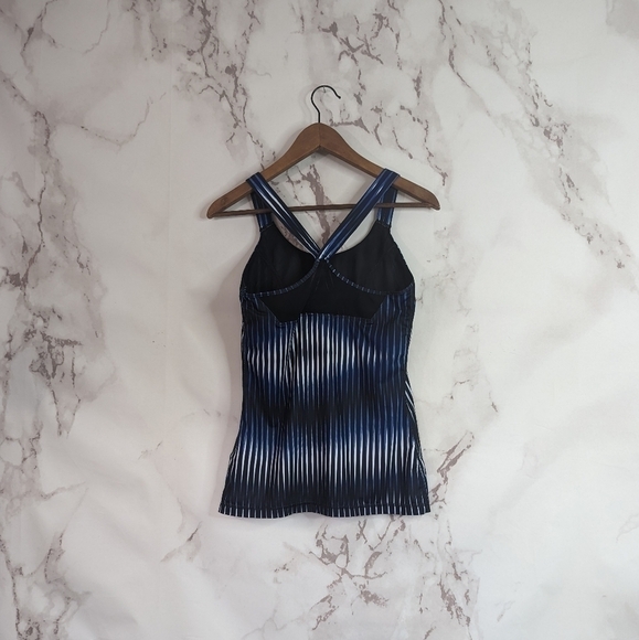 Ivy Park striped active tank top, built in shelf bra - Picture 5 of 7